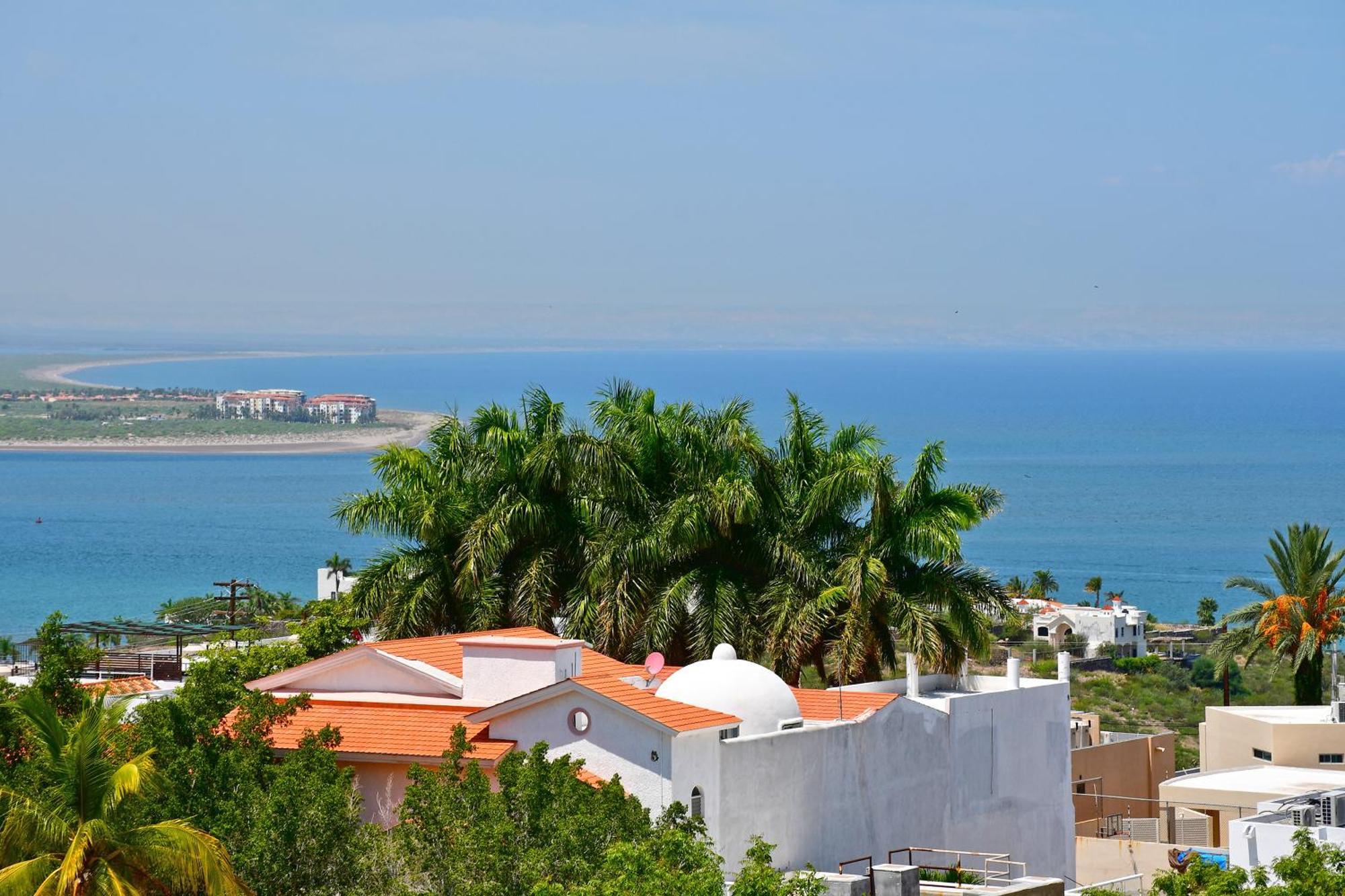 Oceanview Living Space & Balcony With Fiberoptic Wifi! La Paz Bagian luar foto