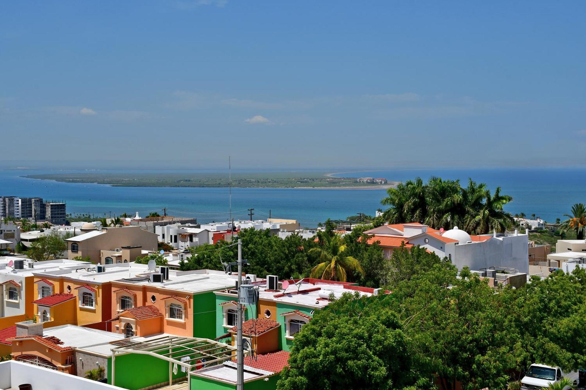 Oceanview Living Space & Balcony With Fiberoptic Wifi! La Paz Bagian luar foto